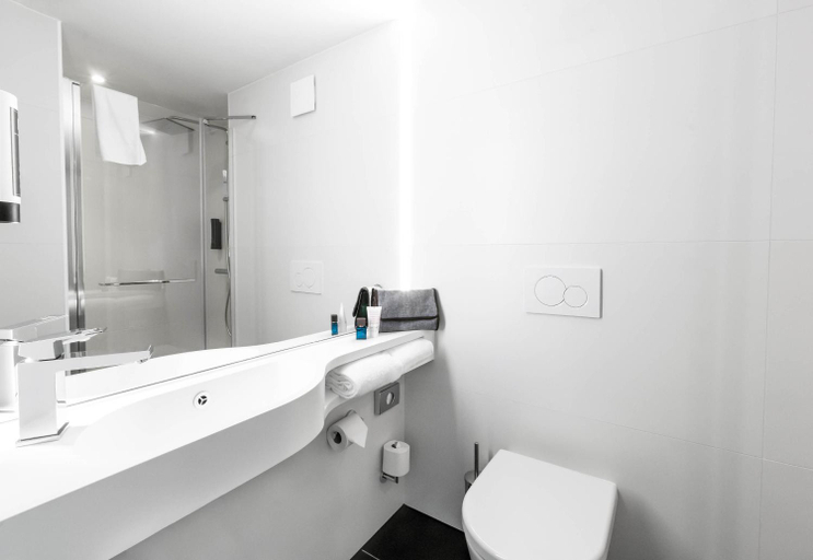 Bathroom 4, B&B HOTEL Nyon, Nyon