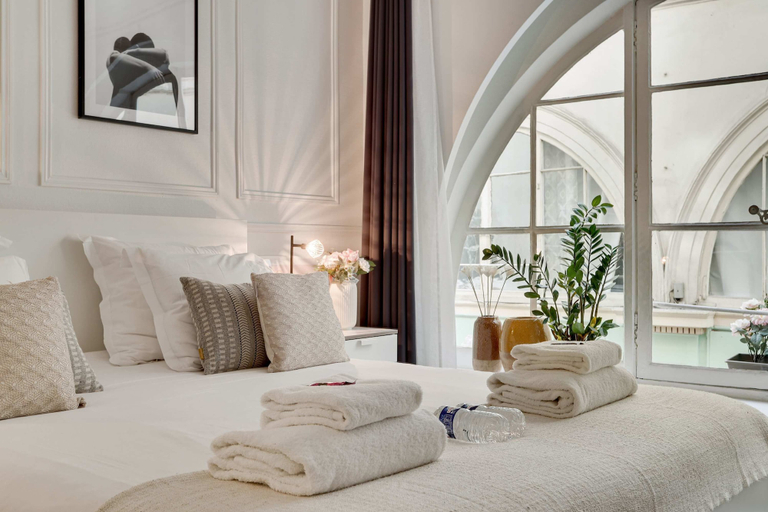 Room 5, Historical Apartment in the Heart of Paris - 1, Paris