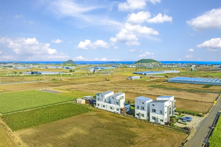 Exterior & Views 1, Jeju gosanirang pension, Jeju