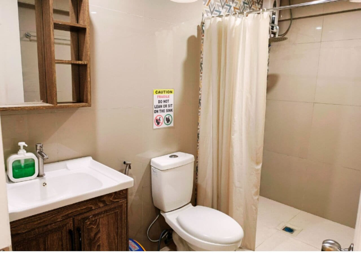Bathroom 3, D'Resort, San Narciso