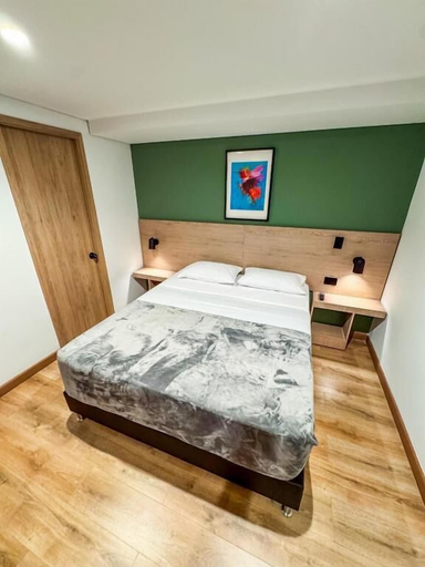 Room 3, Habitat Ochentayuno, Medellín