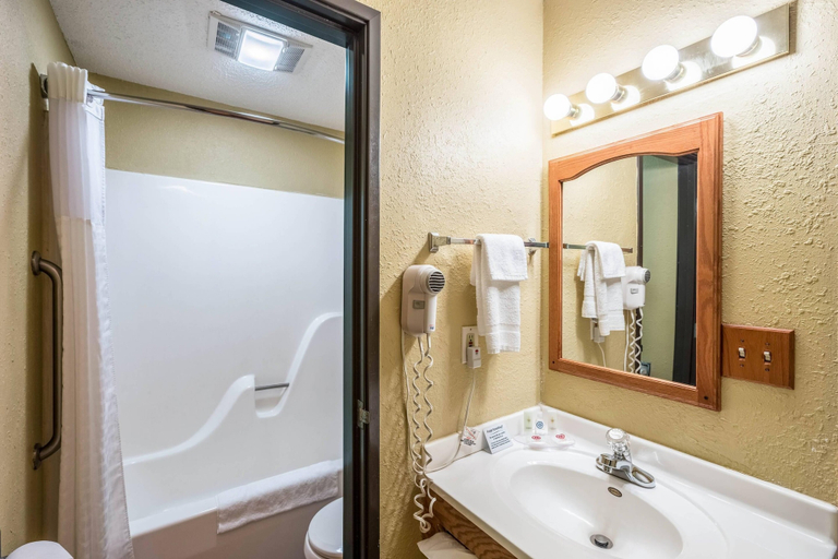 Bathroom 4, Quality Inn Scottsbluff, Scotts Bluff