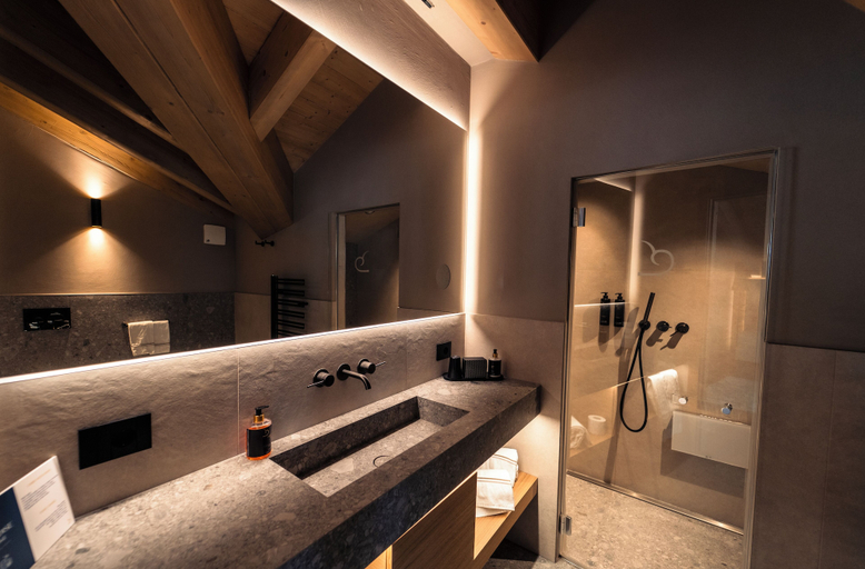 Bathroom 5, Paradise Lodge, Sondrio