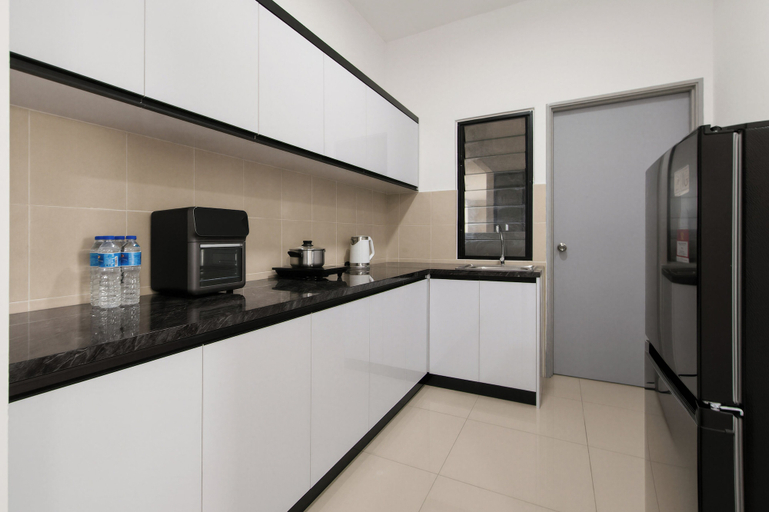 Private kitchen 5, KLIA Residensi---15minutes drive to KLIA, Seremban