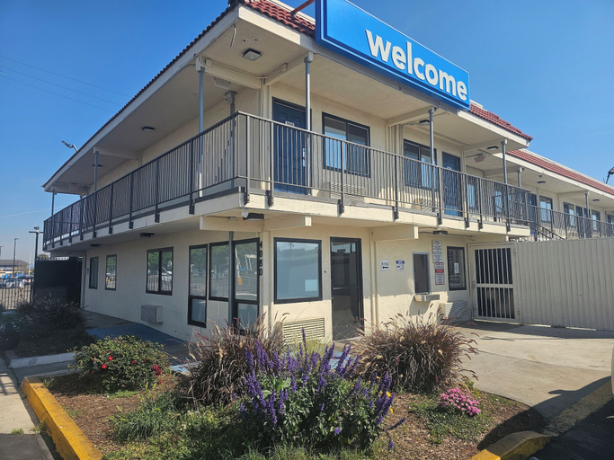 Exterior 3, Bridgeview, Fresno