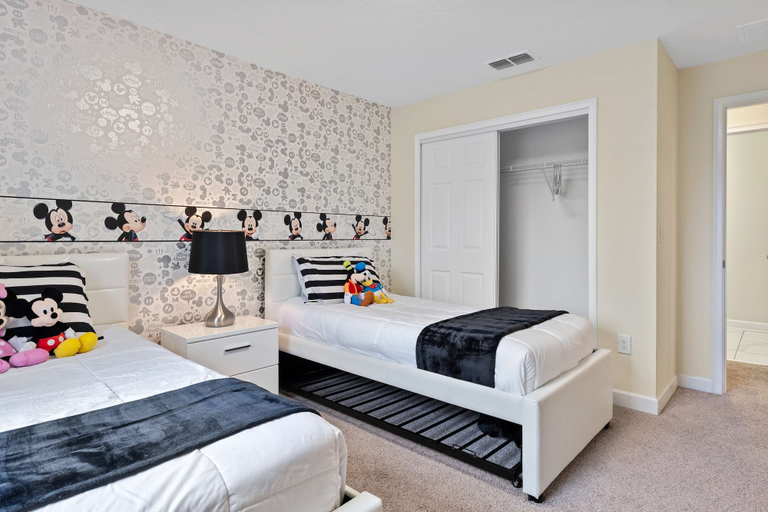 Room 3, Themed Mickey Bedroom 4BR up to 8 People, Osceola