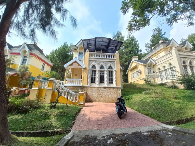 Exterior & Views 5, Villa Puncak 3 Kamar Elegant DD3 by akuVilla, Bogor