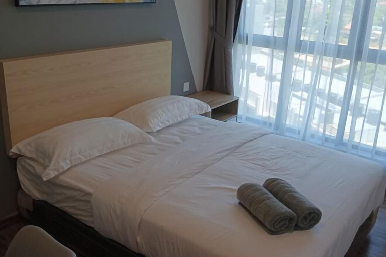 Room 2, Urban Retreat @ K Avenue • Pool • Paid Parking, Putatan