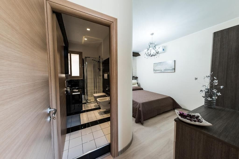 Room 4, Aristonsuite, Enna
