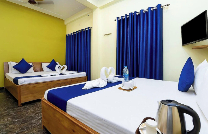 Room 2, Hotel M-I-N-X Radhika Palace Ayodhya, Faizabad