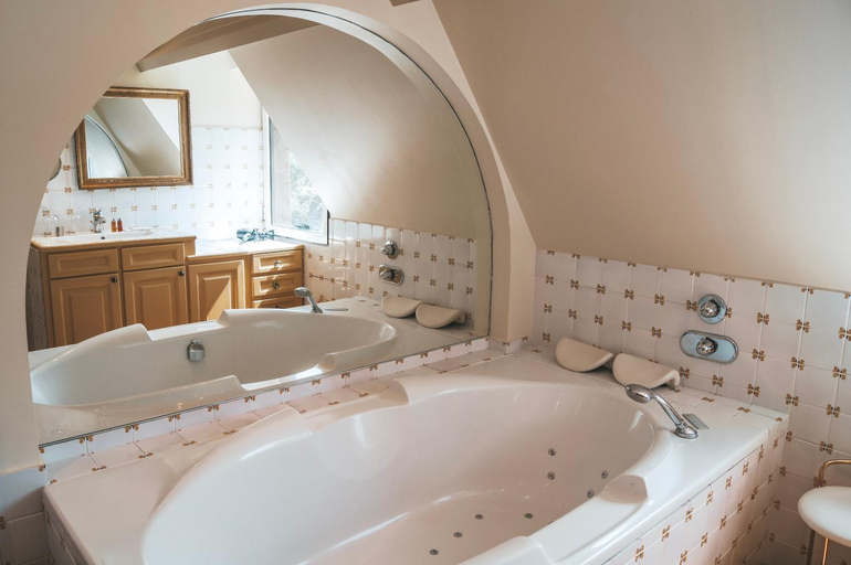 Bathroom 2, "La Girelle, bord de mer", Calvados