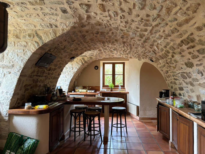 Food & Drinks, La Fenice - Beautifully restored property with heated pool in small village, Alpes-de-Haute-Provence