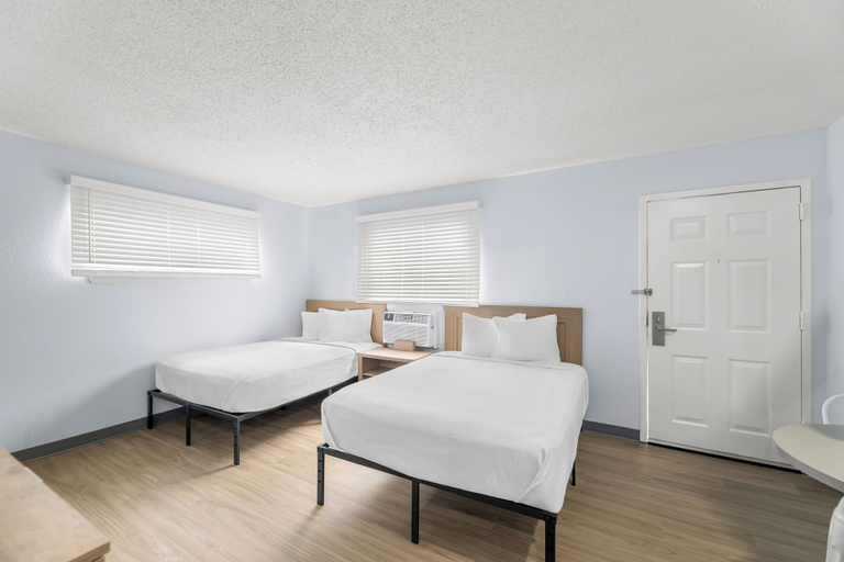 Room 2, Birch Hill Suites - Jackson, Hinds