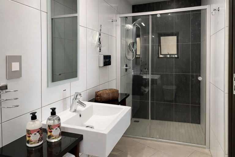 Bathroom 2, Monte Bello Guesthouse, Windhoek Rural