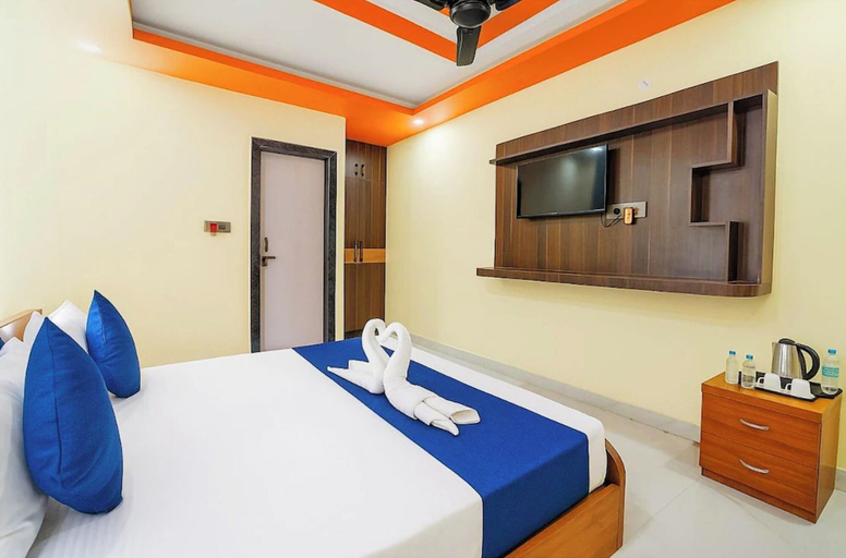Room 5, Hotel M-I-N-X Radhika Palace Ayodhya, Faizabad