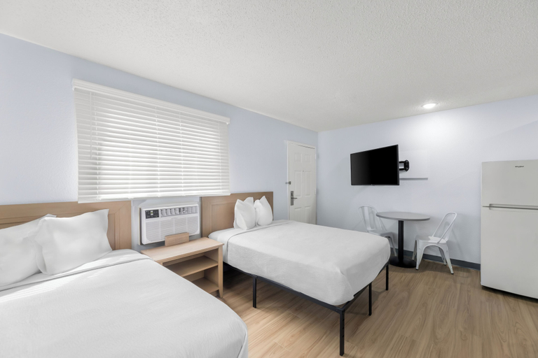 Room 4, Birch Hill Suites - Jackson, Hinds