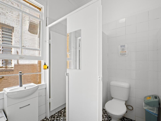 Bathroom 4, Azzurro Pod Hotel Potts Point, Sydney