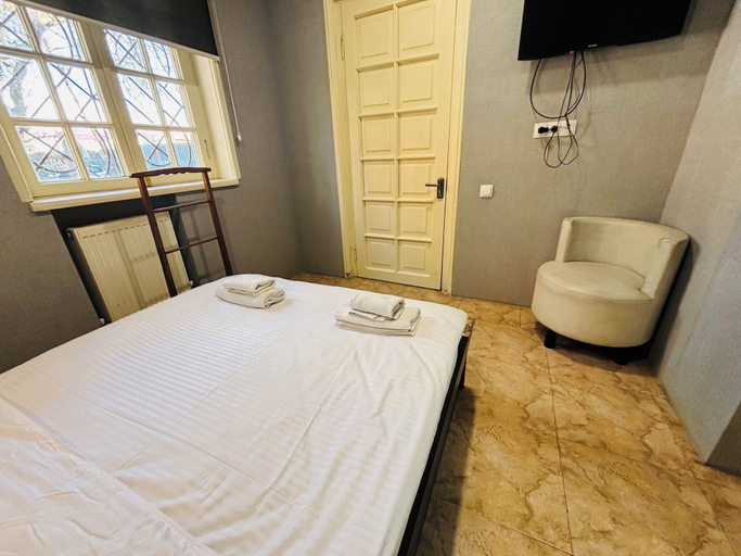 Room 2, 62 Dimitri Uznadze str., Tbilisi