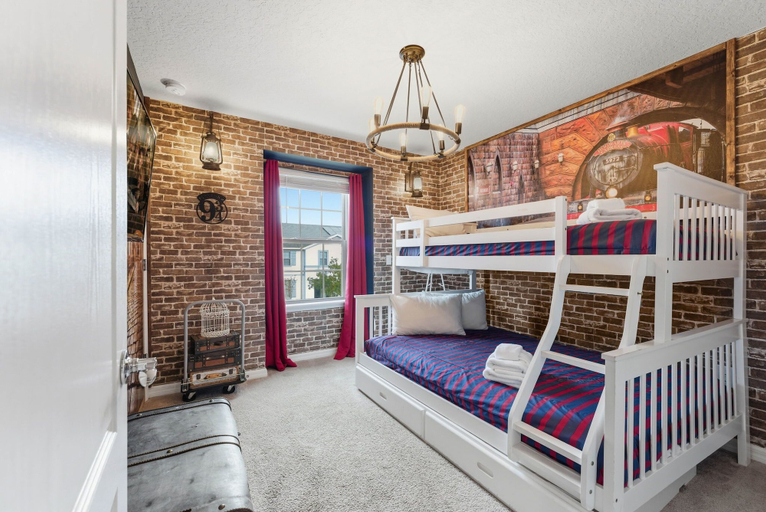 Room 4, Spacious Disney Getaway, Sleeps 14, Osceola