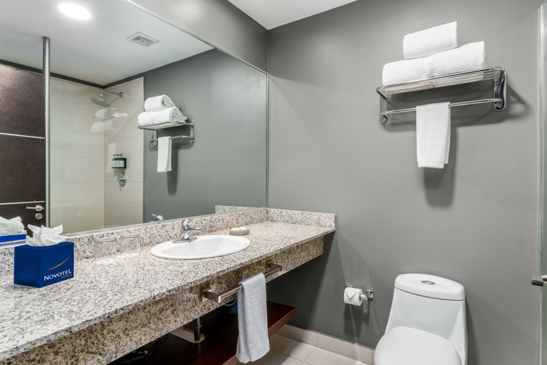 Bathroom 4, Novotel Panama City, Panamá