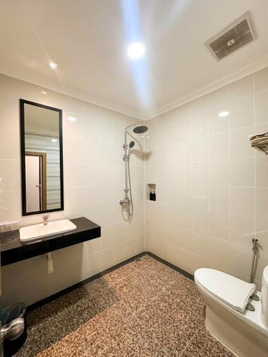 Bathroom 4, Bona Ventura Hotel & Skybar, Tanjung Pinang