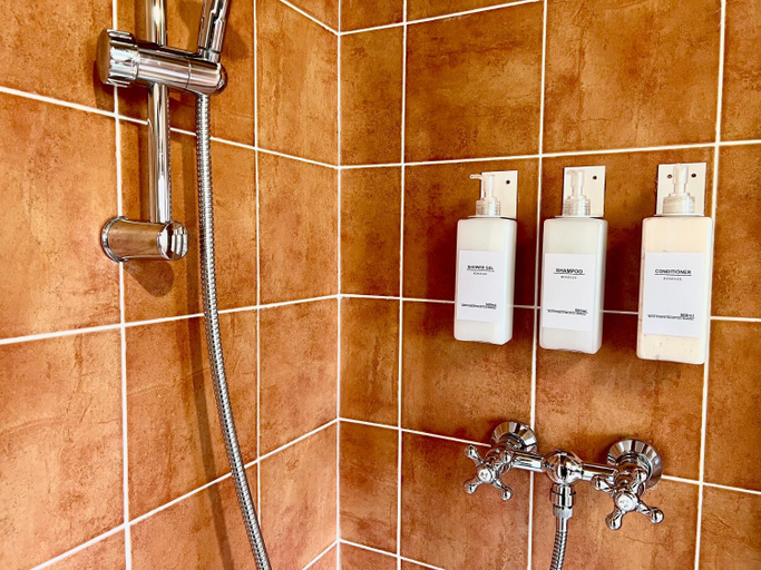 Bathroom 2, Villa Saten, Udine