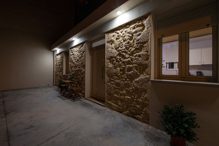 Room 4, Chrisa s Detached Property Near Center Parking, Crete