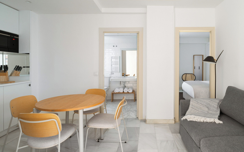 Living area 5, Limehome Madrid Sol, Madrid