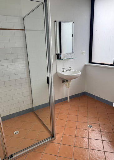 Bathroom 3, Amaroo Hotel Dubbo, Dubbo - Pt A