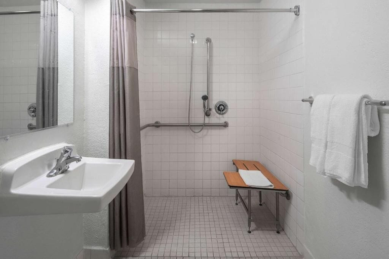Bathroom 3, Vagabond Inn - Santa Barbara, Santa Barbara