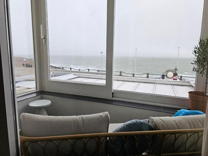 Others 5, Solskin, Vlissingen