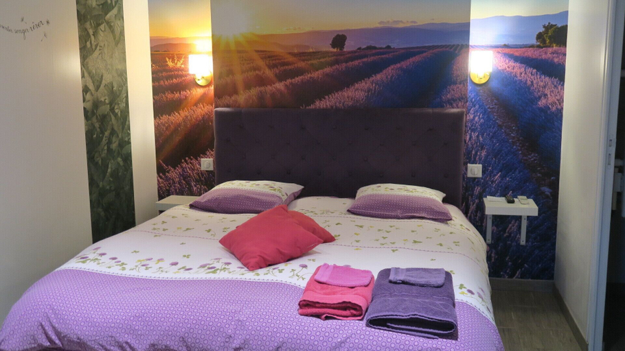 Bedroom 3, Les Victoriennes, Meuse