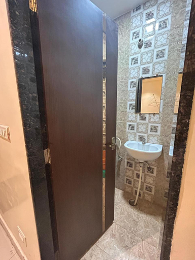 Bathroom 3, Hotel Kashi, Varanasi