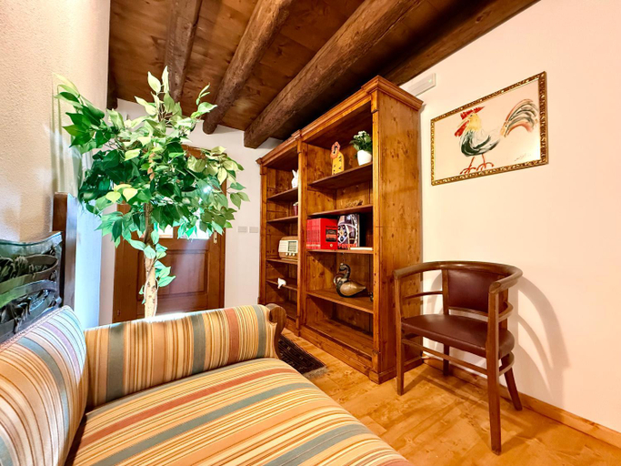 Others 4, Villa Saten, Udine