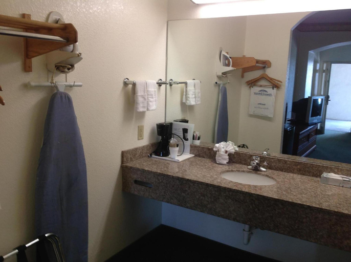 Bathroom, HomeBridge Inn & Suites , Jefferson