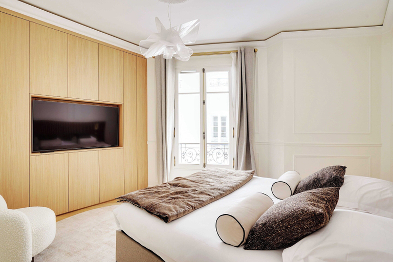 Room 2, Elegant A/C Apt 2br/6p - Paris 17th/monceau, Paris