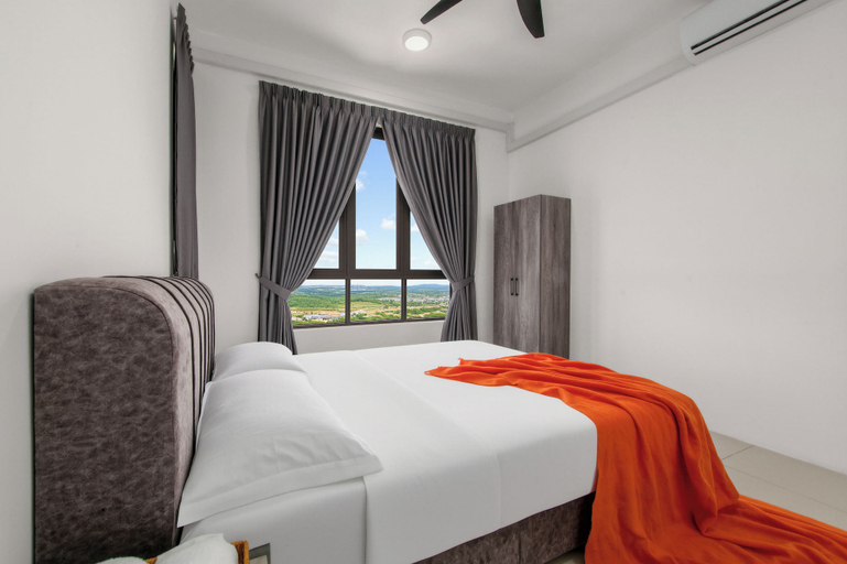 Room 2, KLIA Residensi---15minutes drive to KLIA, Seremban