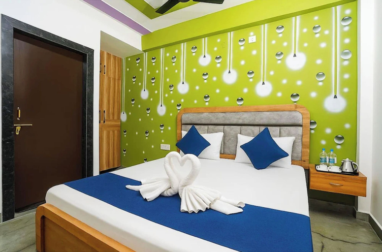 Room 3, Hotel M-I-N-X Radhika Palace Ayodhya, Faizabad