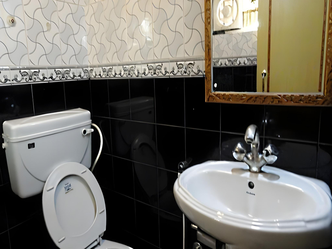 Bathroom 4, KRIMZON MANOR, Srinagar