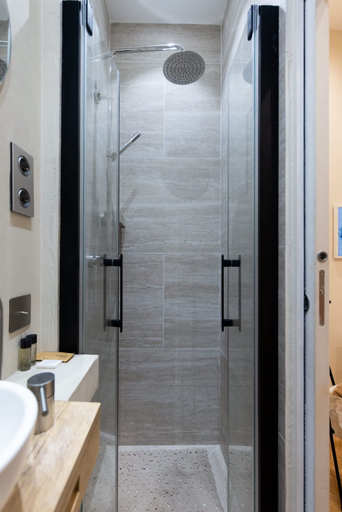 Room 2, Le Petit Luxe Parisien, Paris