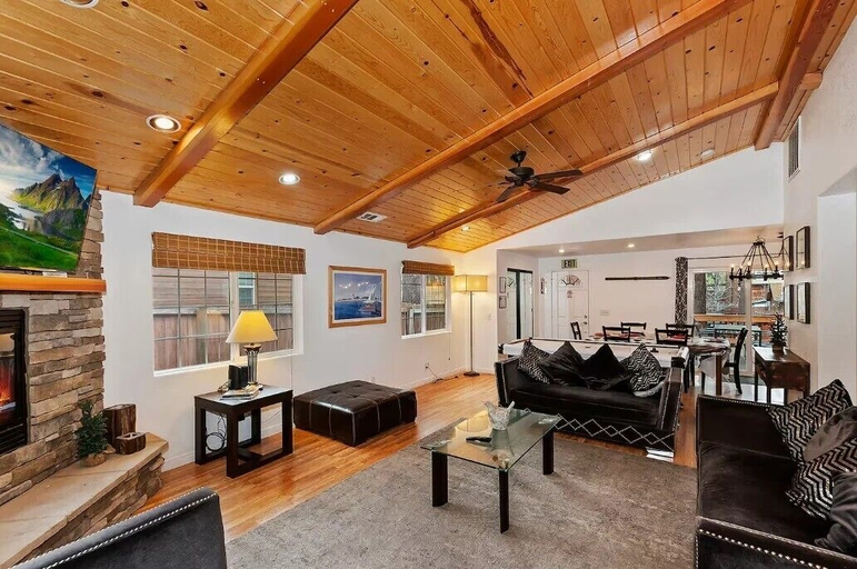 Living area 5, Mountain Bearadise, San Bernardino