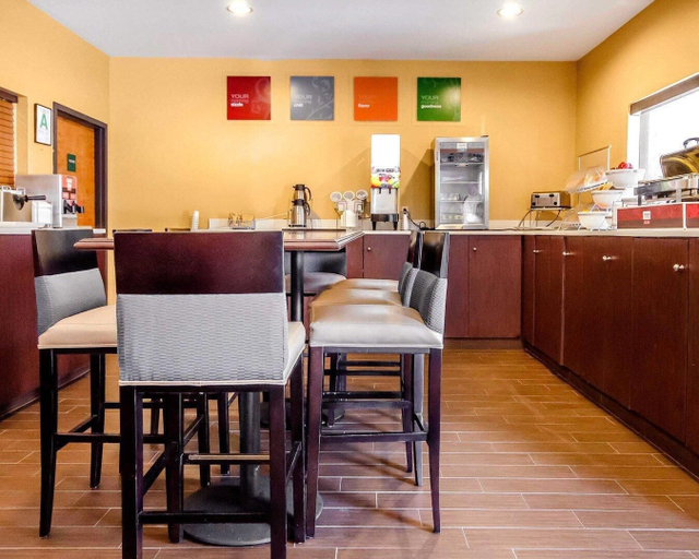 Food & Drinks 5, Comfort Suites East Louisville, Jefferson