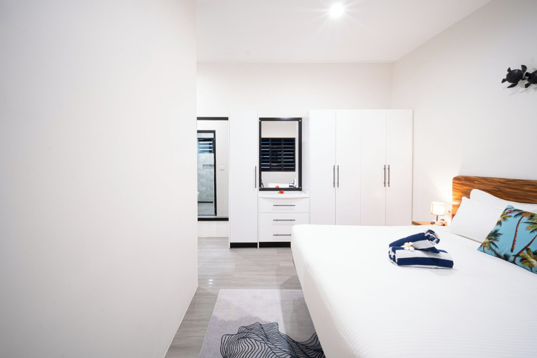 Room 4, Solana Apartments, Ba