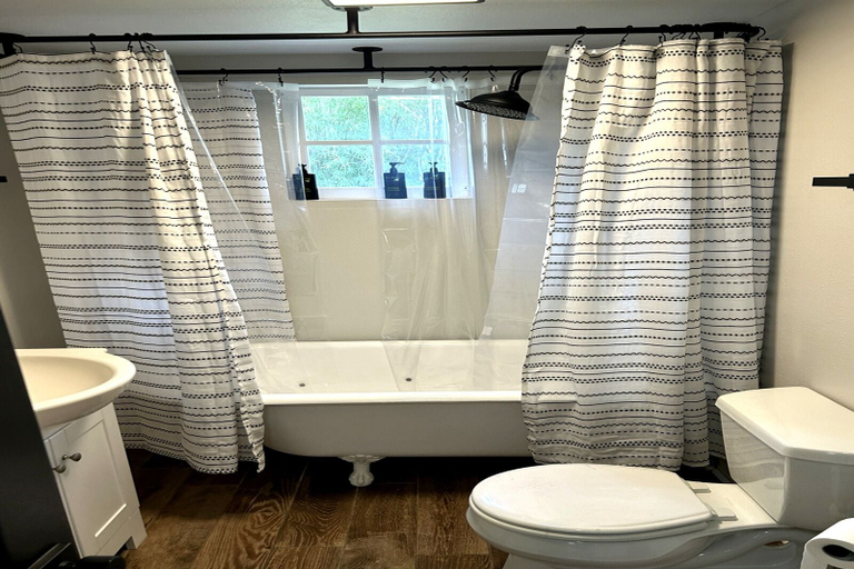 Bathroom, The Downtown Cedar, Jackson