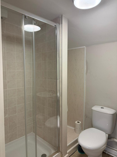 Bathroom, The Cross Oak Inn, Caerphilly