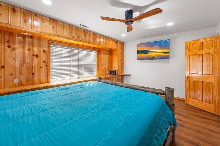 Room 2, Log Cabin Dream, San Bernardino