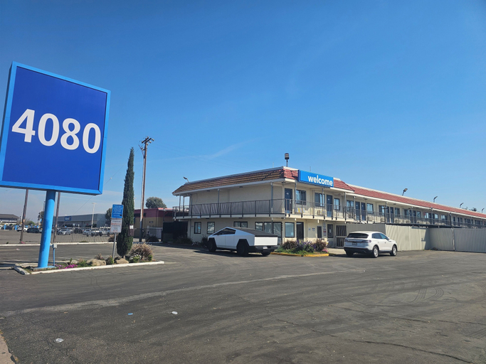 Exterior 5, Bridgeview, Fresno