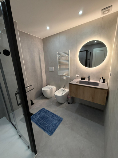 Bathroom 2, Maya Casa, Rome
