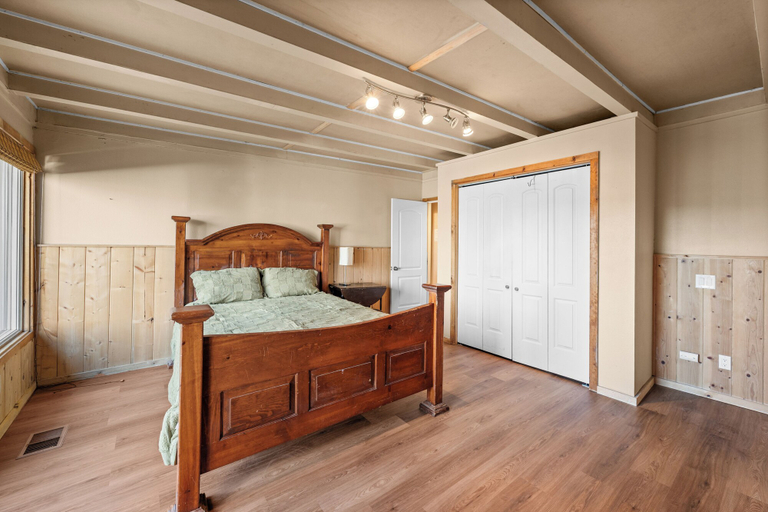 Room 5, Appleview, San Bernardino