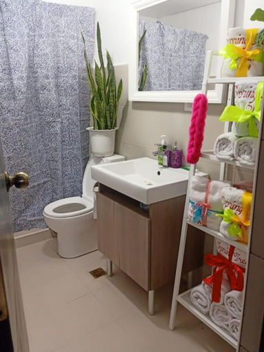 Bathroom 4, Prestige Vacation Apartments: Suntrust 88 Gibraltar, Baguio City